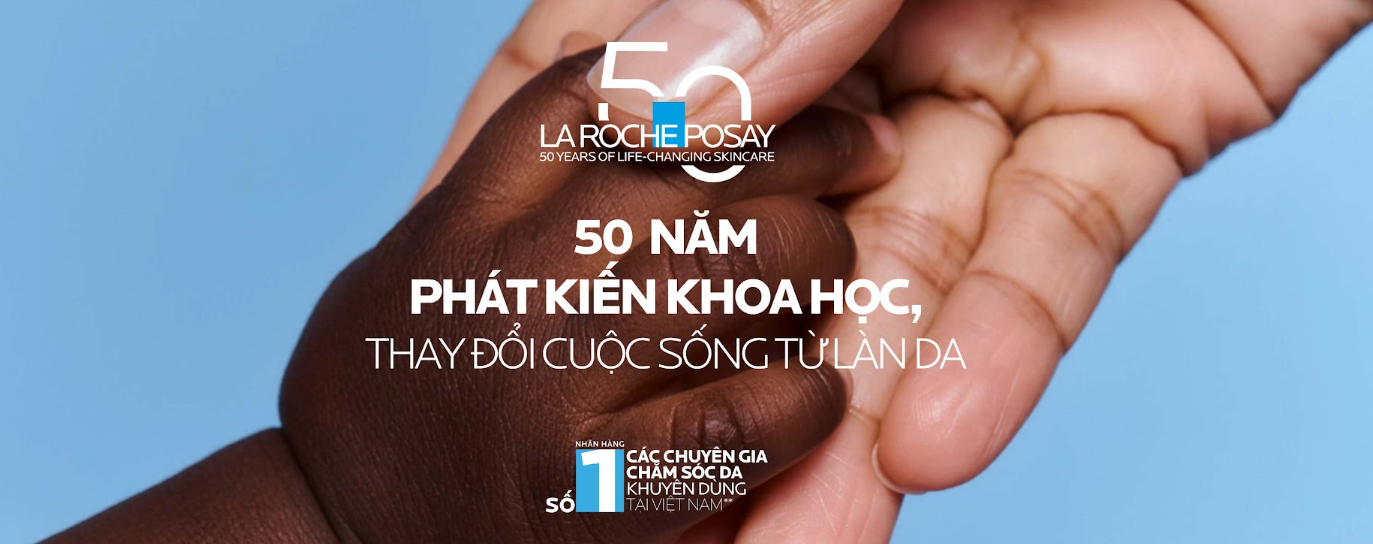 2 bàn tay trong ảnh nhân sự kiện 50 năm của La Roche-Posay