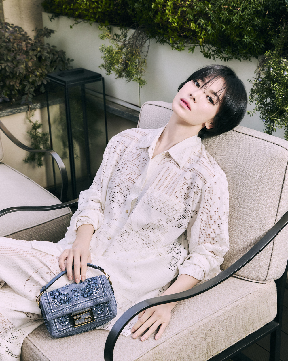 song hye kyo cùng túi xách fendi