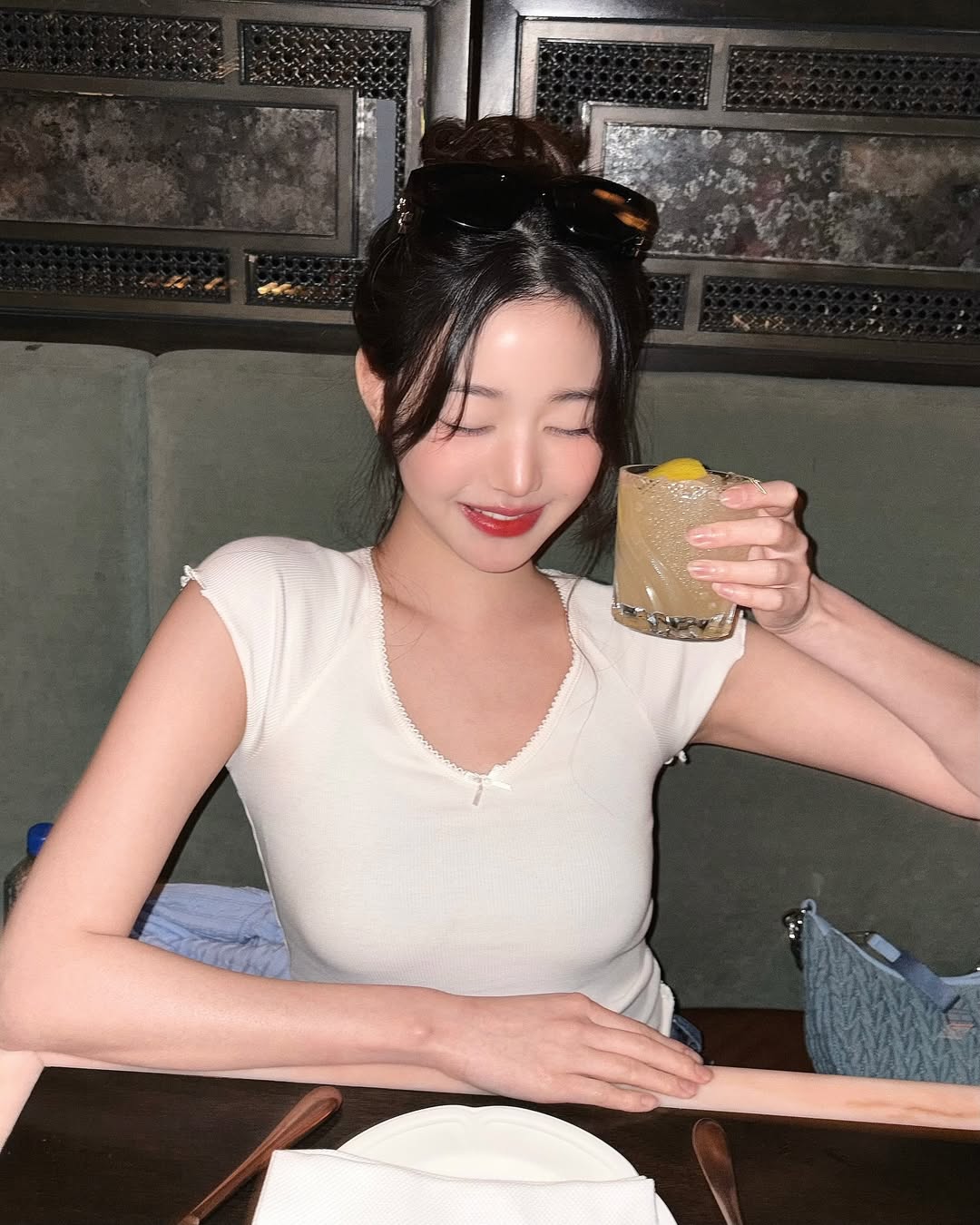 cổ áo tim trắng 
