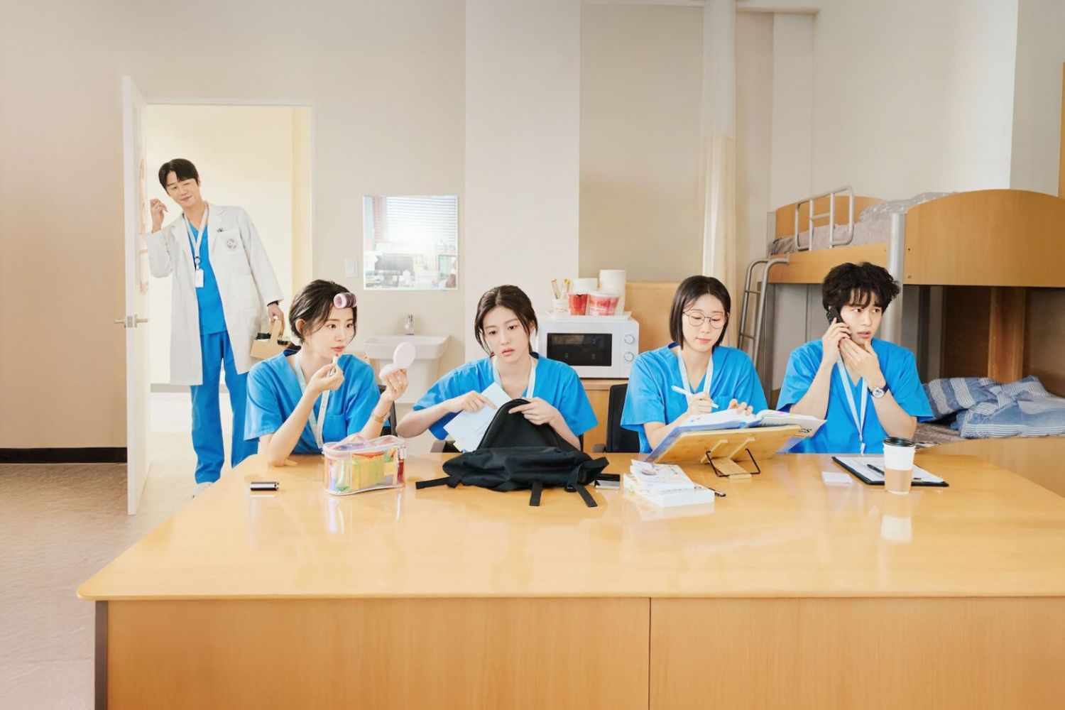 Hospital Playlist, một trong những tựa phim Hàn Quốc y khoa thành công nhất trong lịch sử truyền hình Hàn