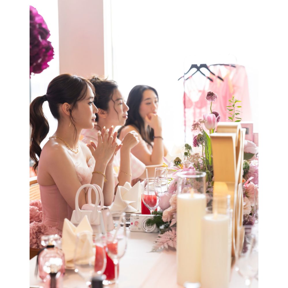Hình ảnh khách mời tại sự kiện ra mắt nước hoa Bombshell của Victoria's Secret.
