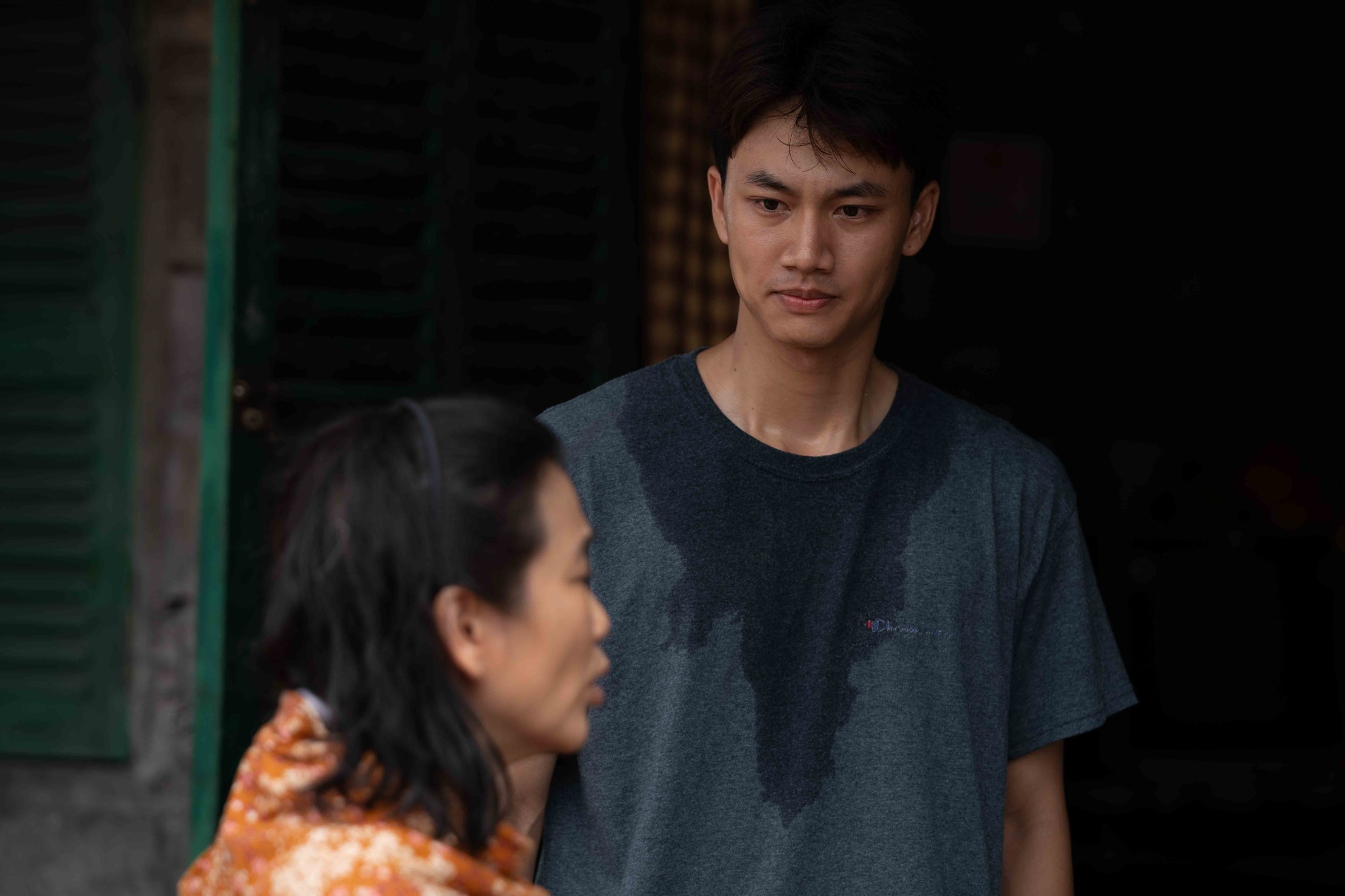 Lật Mặt khai thác một chủ đề không mới.