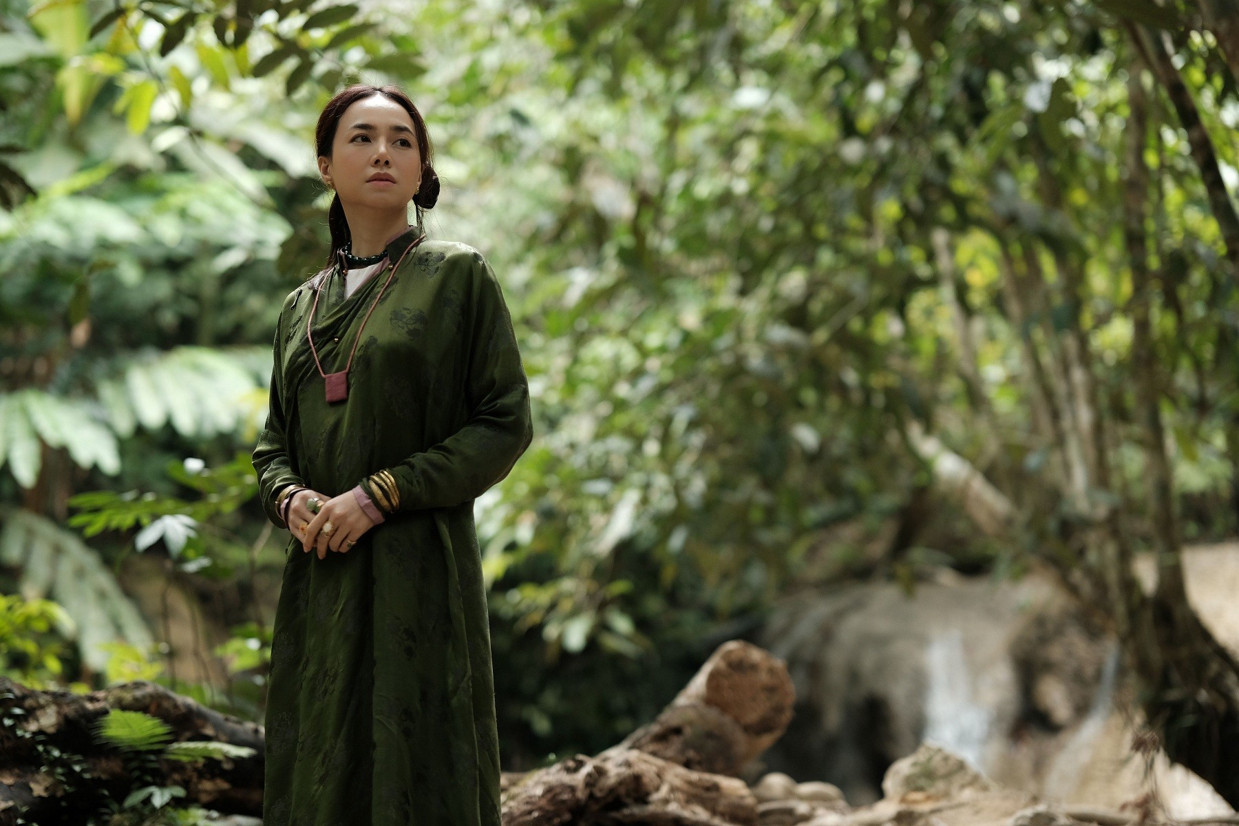 đinh ngọc diệp vai hai mẫn thám tử kiên