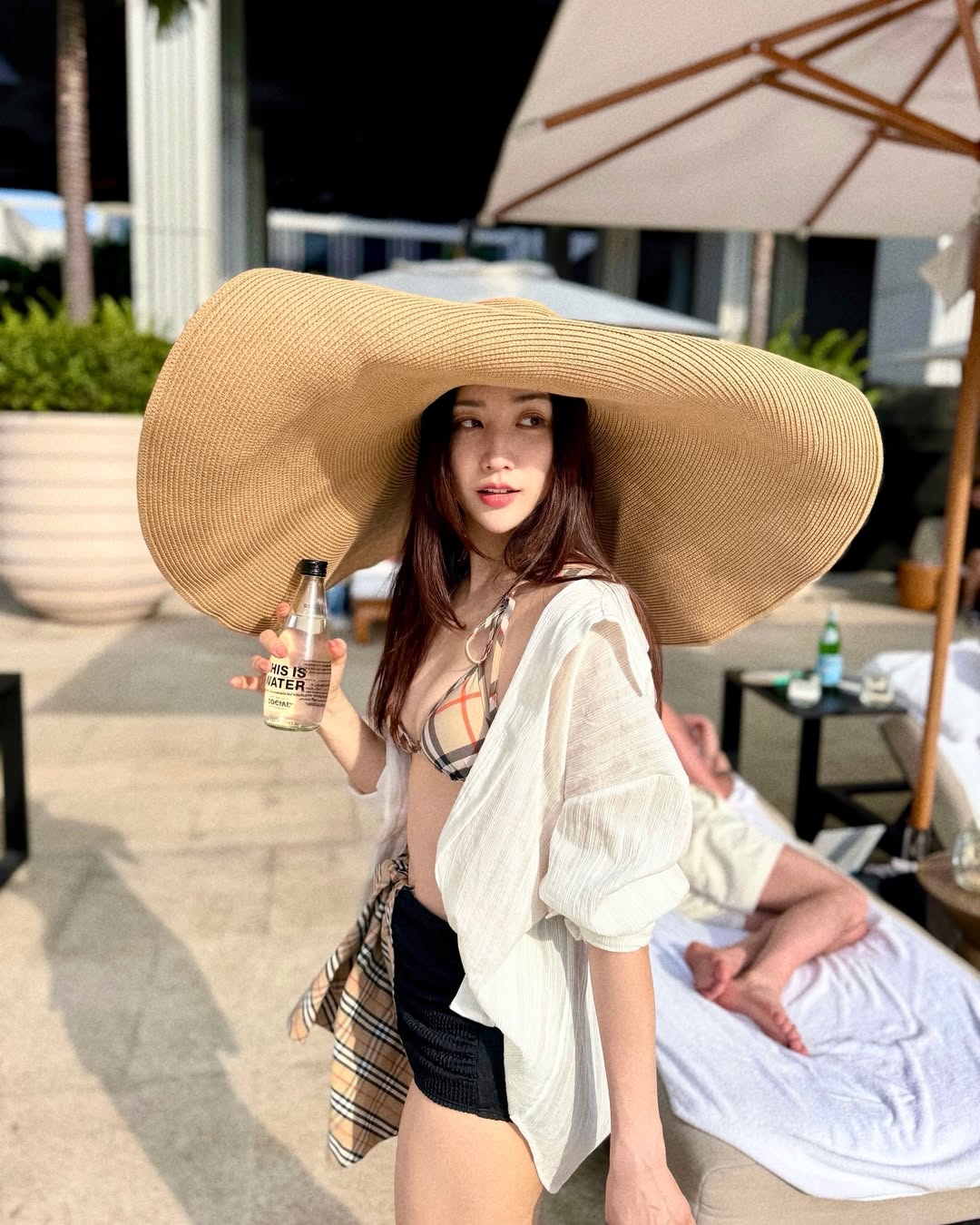 sao hàn diện đồ đi biển mũ cói