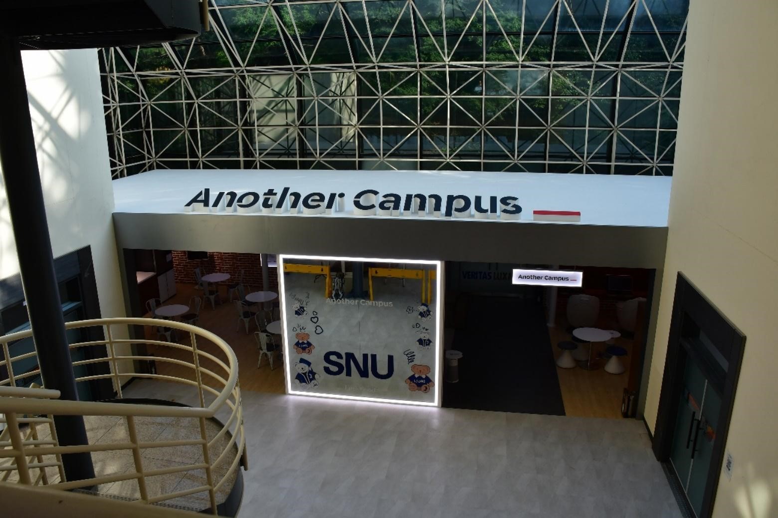 LG Another Campus tại SNU thu hút hàng loạt sinh viên ghé thăm và trải nghiệm.