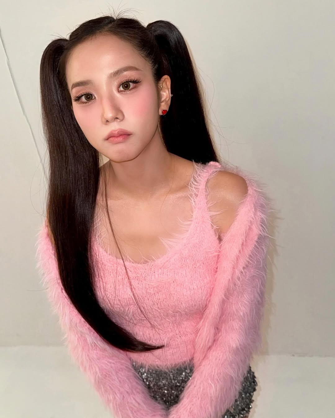 Jisoo màu hồng