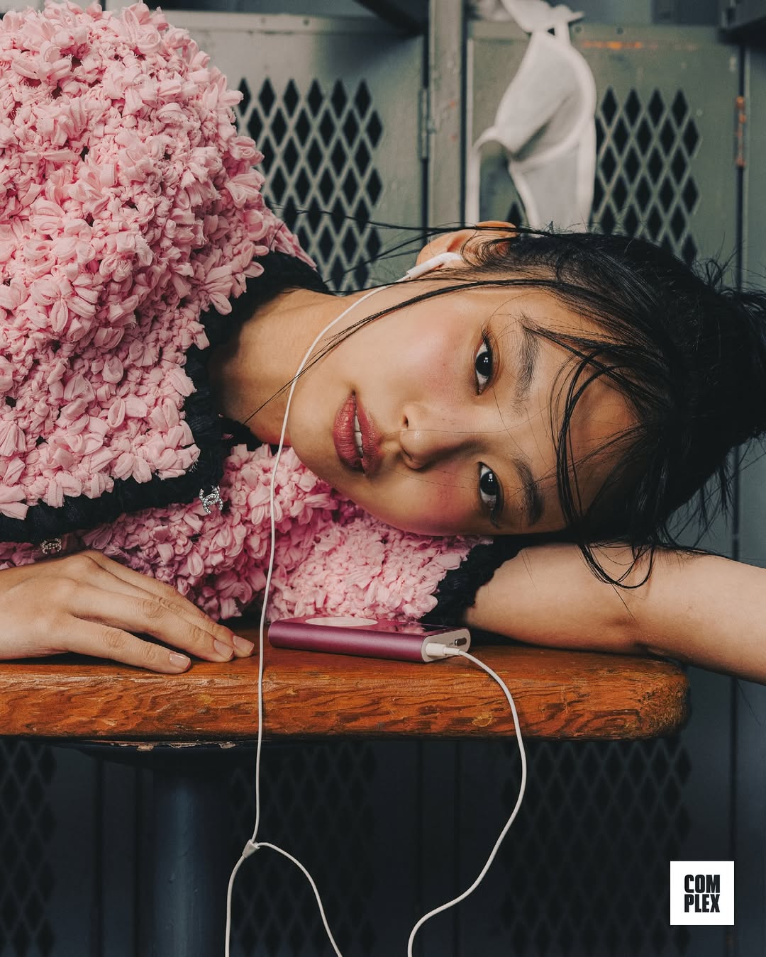 Jennie áo khoác màu hồng