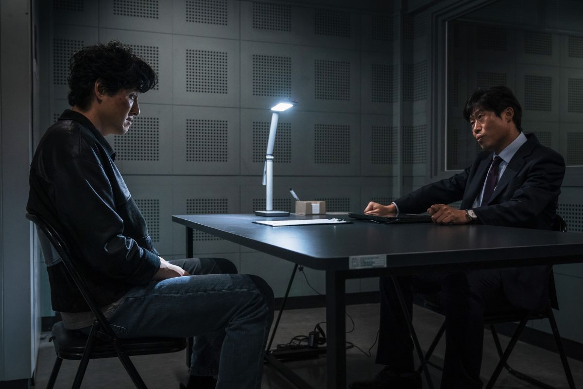 Yoo Hai Jin và Park Hae Joon trong phim Yadang: Ba Mặt Lật Kèo
