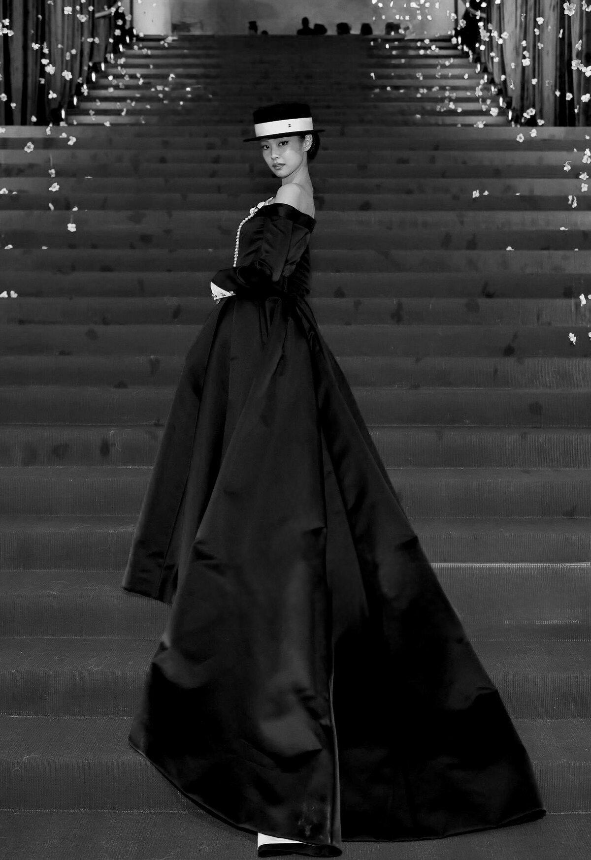bản phối jennie tại met gala 2025