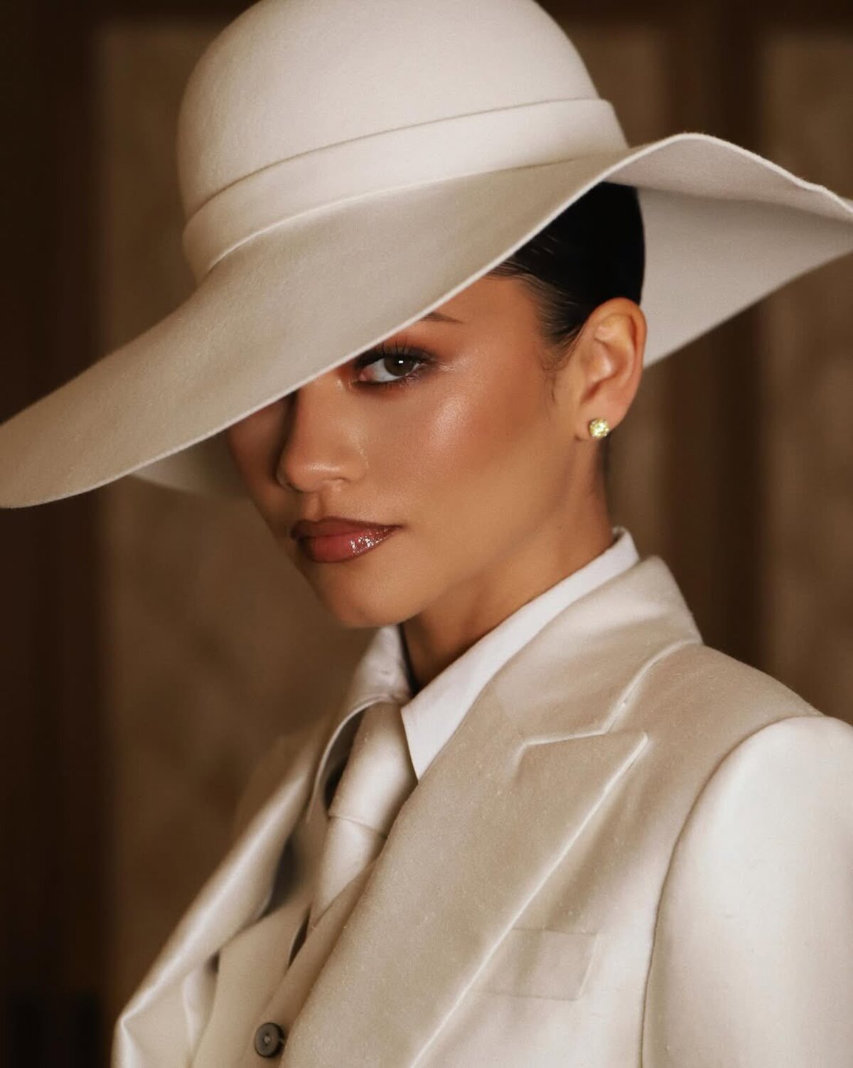 phụ kiện zendaya tại met gala 2025