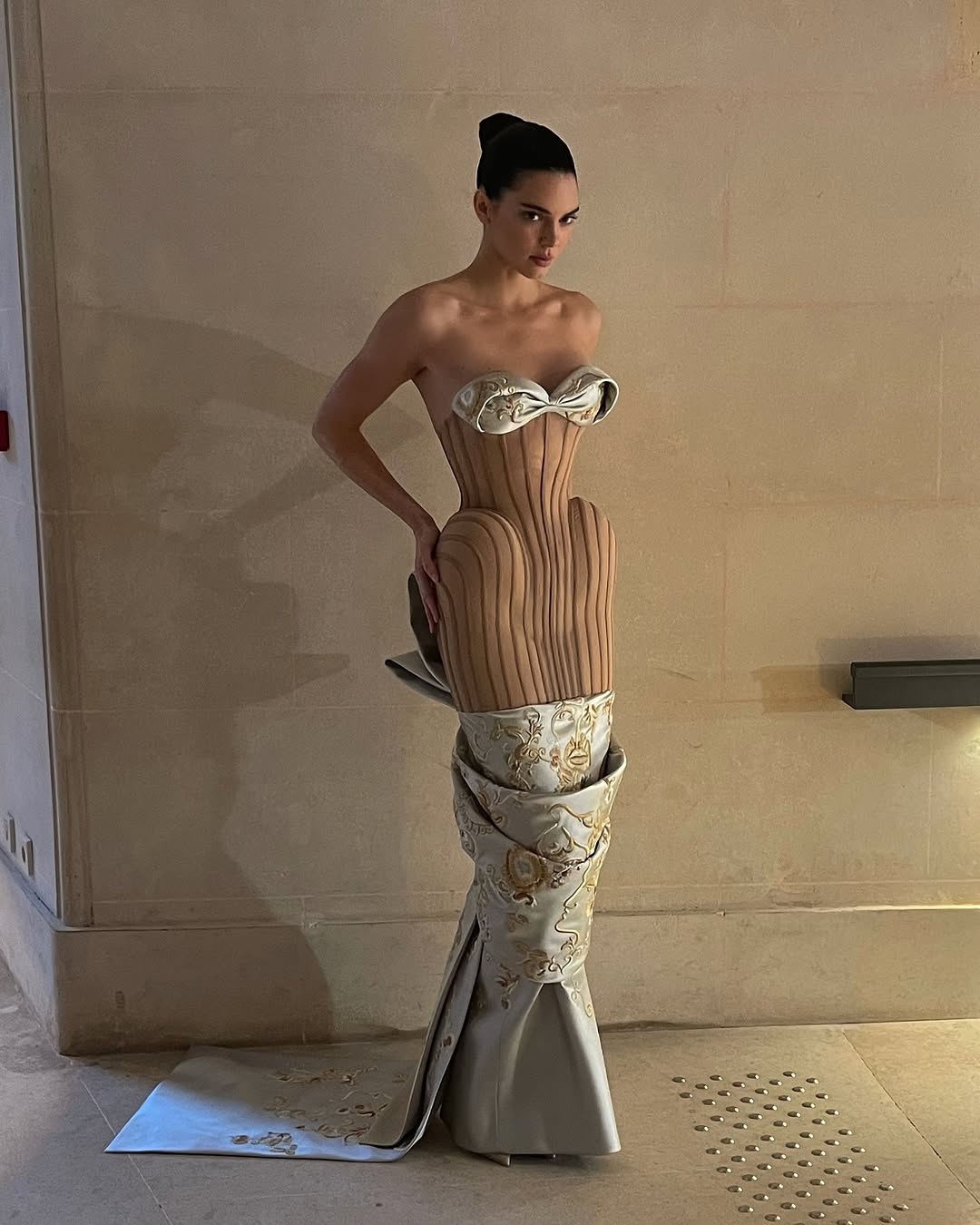 kendalljenner váy maxi sang trọng 