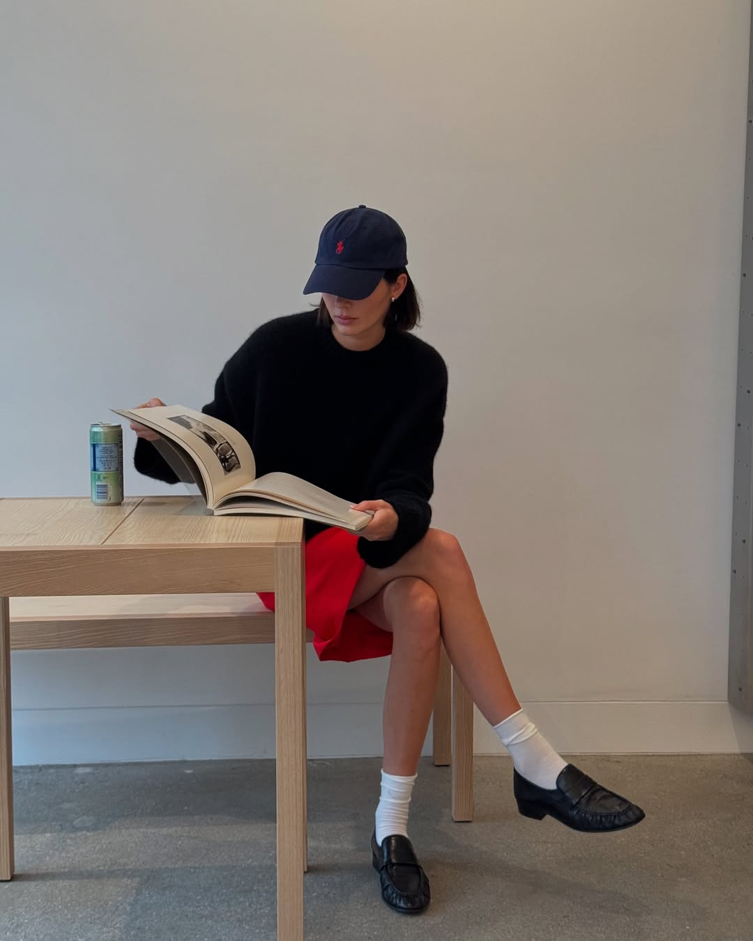kendalljenner diện nón lưỡi trai sang trọng 