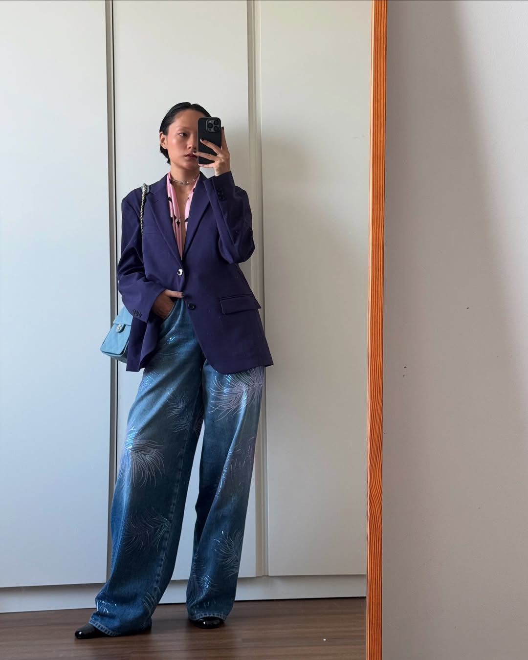 Hồ Thu Anh và vest 