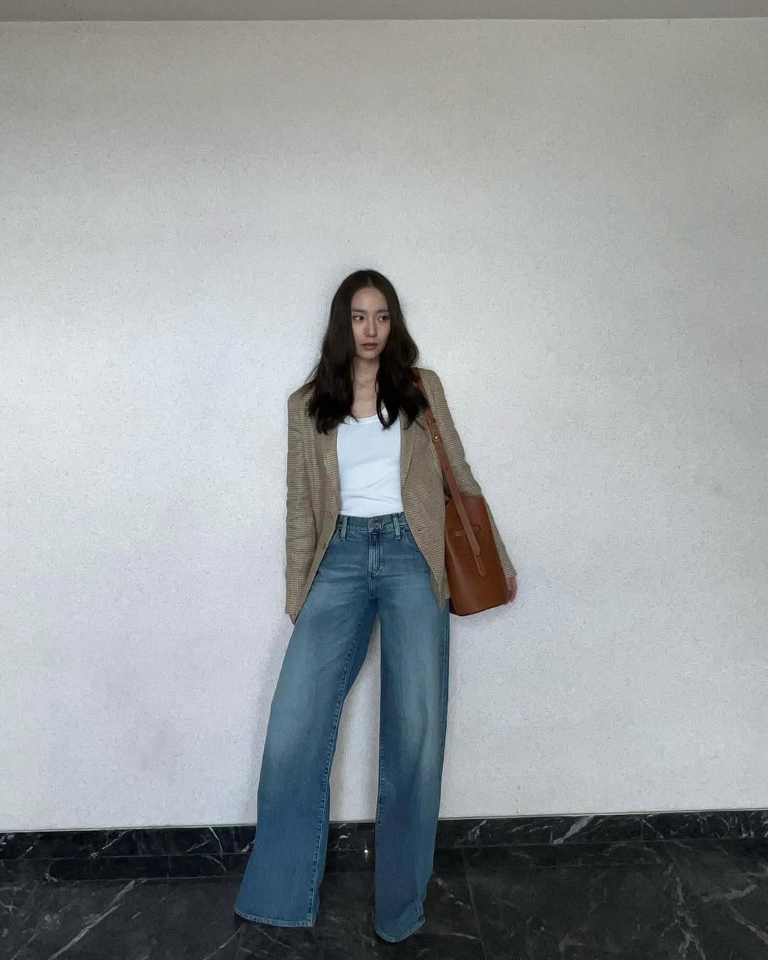 Krystal diện vest màu kem 