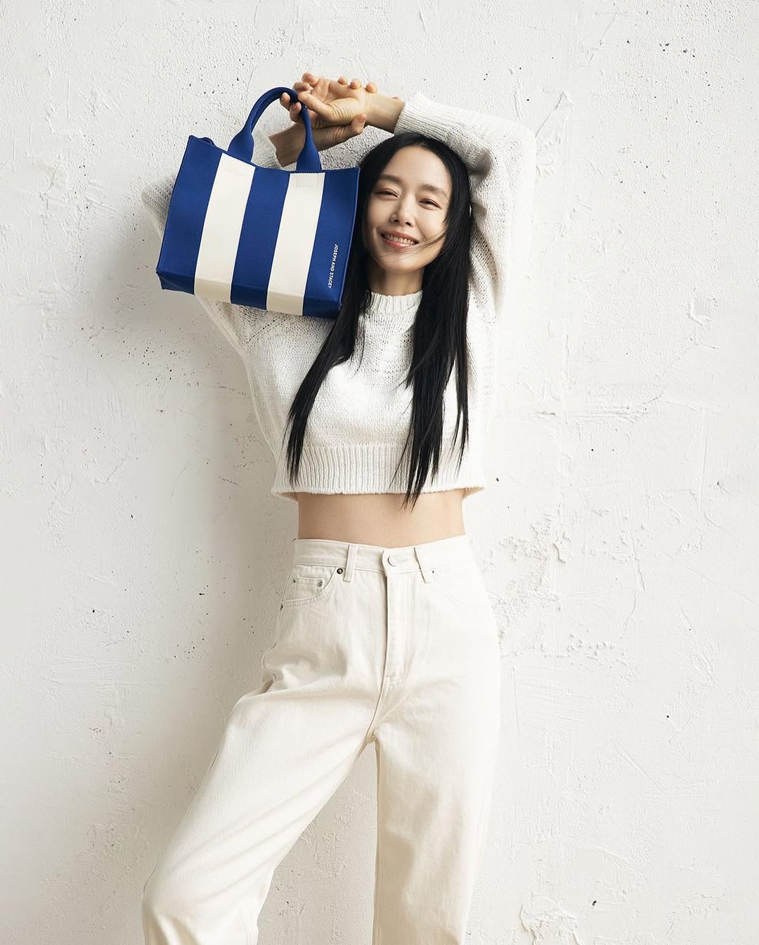 Thời trang của jeon do yeon áo len 