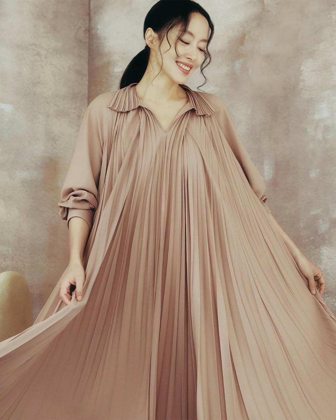 Thời trang của jeon do yeon đầm lụa 