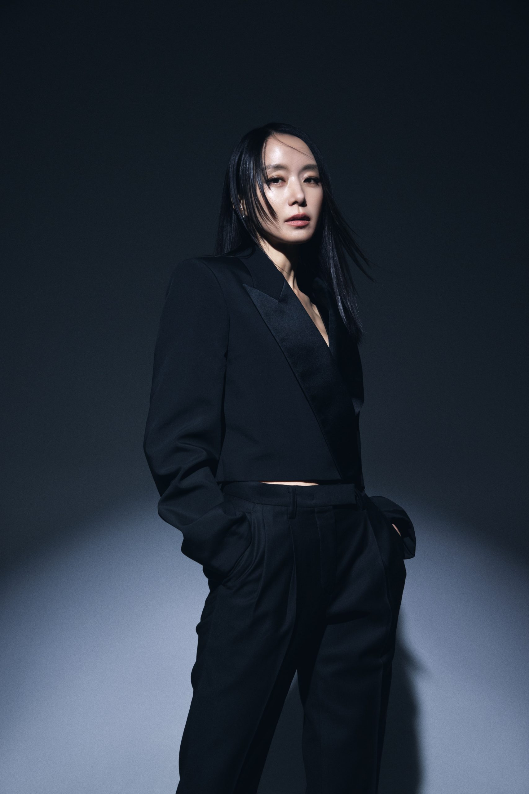Thời trang của jeon do yeon vest đen 