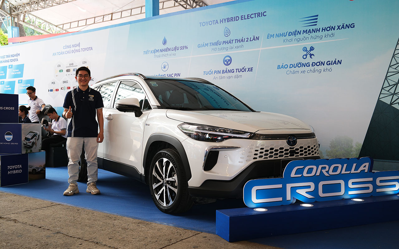 Chàng trai chia sẻ cảm nghĩ về dòng xe mới nhất của Toyota