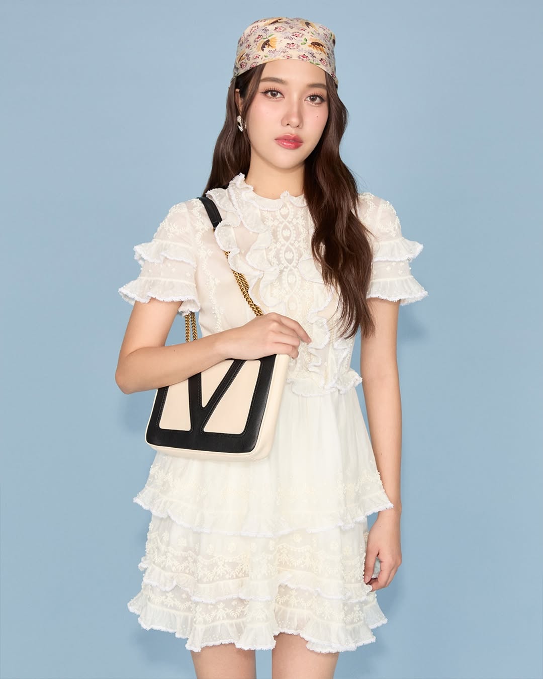 Thời trang của Freen Sarocha đầm bồng 