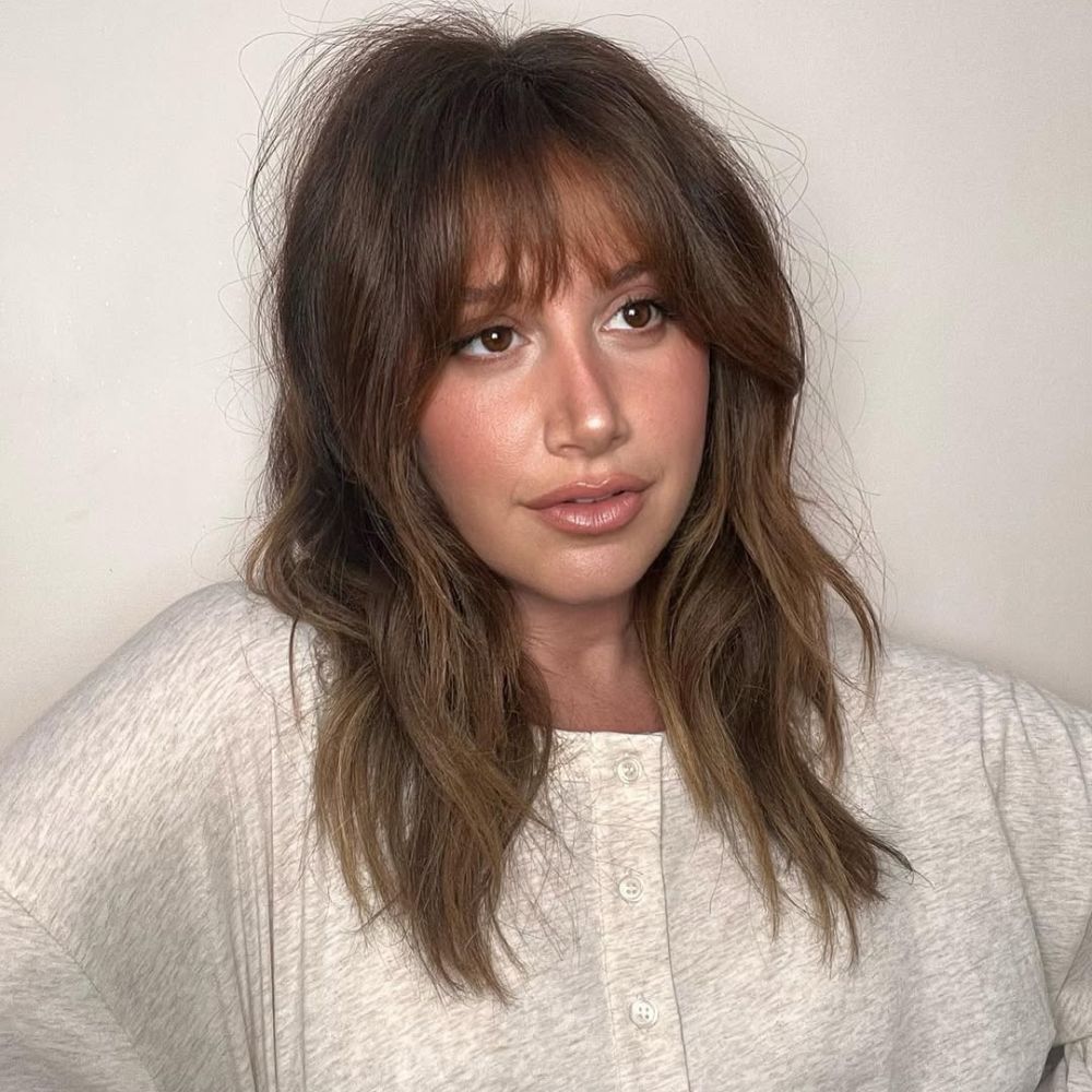 Hình ảnh Ashley Tisdale với tóc uốn.