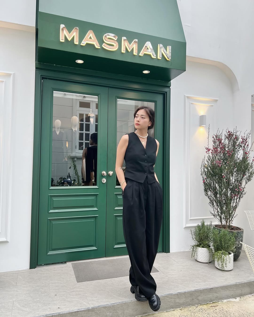 ngô thanh vân mặc suit 
