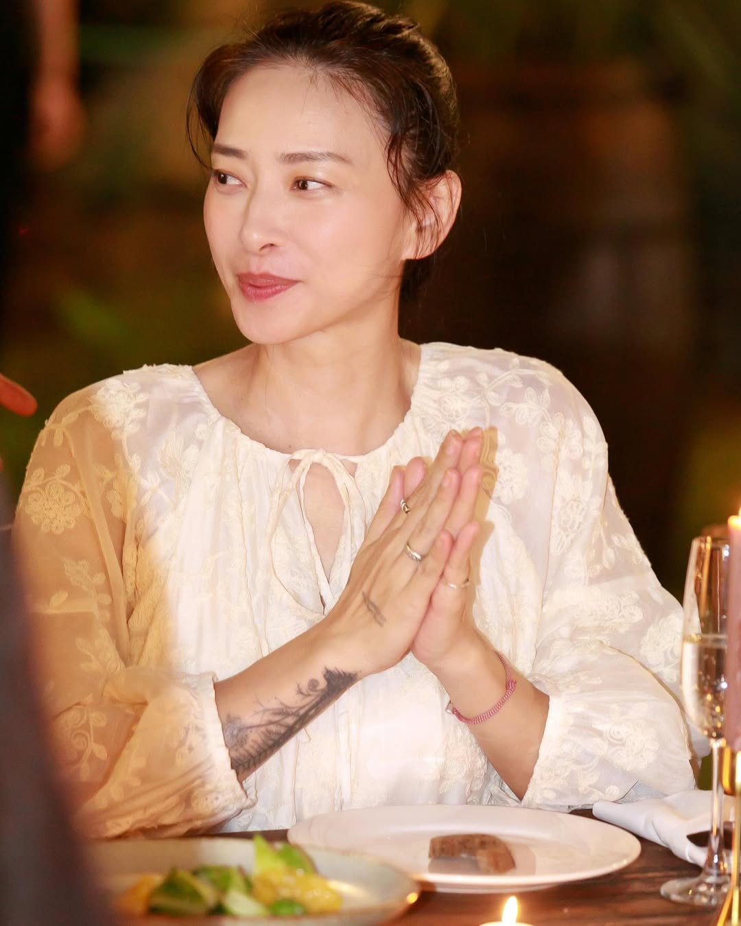 ngô thanh vân diện đầm bầu đơn giản 