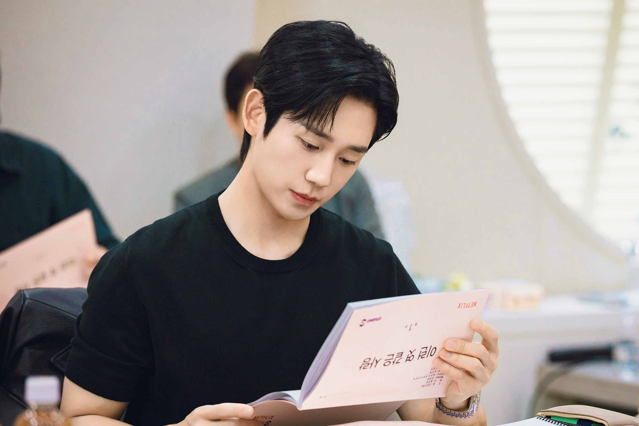 Jung Hae In vào vai Jang Tae Ha trong Lovestruck. 
