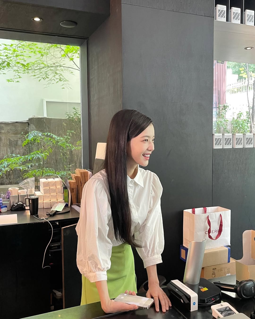 jeongeuiyam diện áo blouse