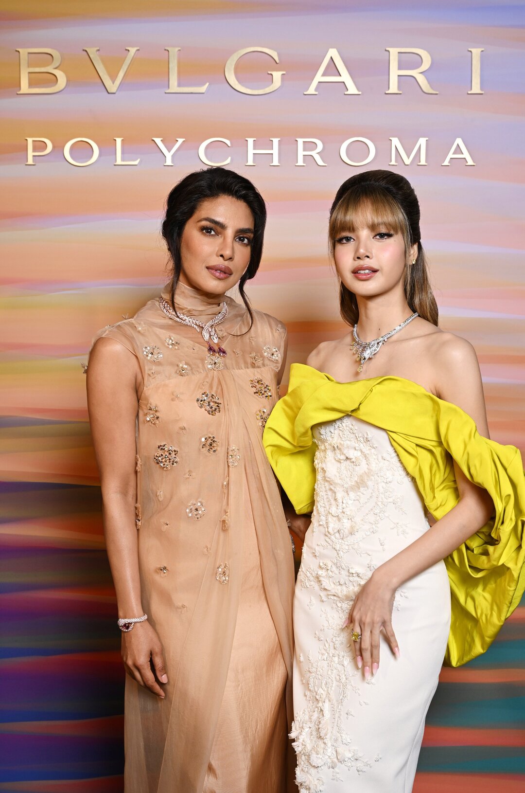 Priyanka Chopra cạnh Lisa