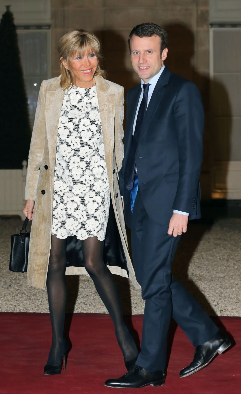 Brigitte Macron diện váy hoa 