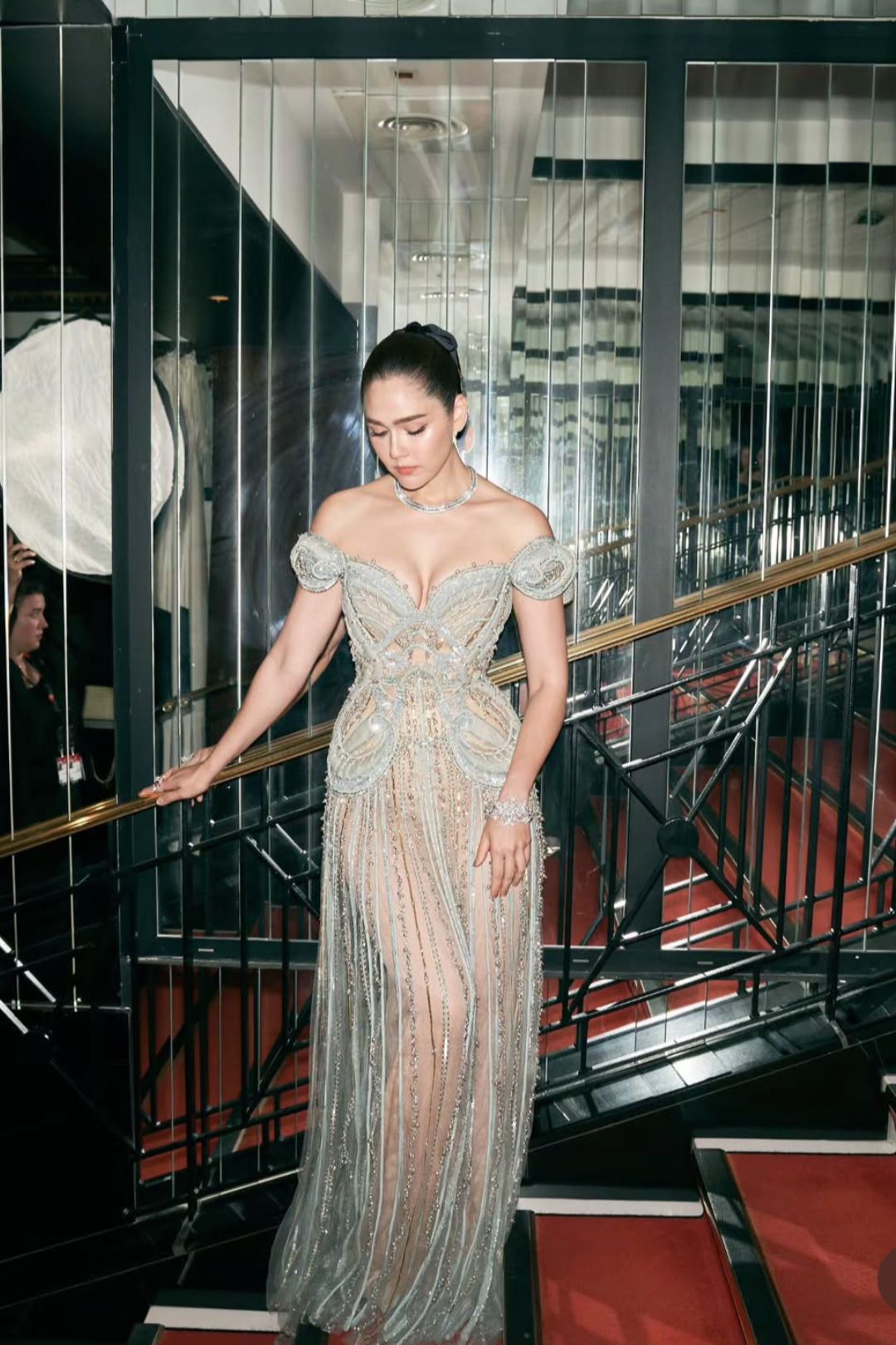 diễn viên mặc đầm dạ hội trên thảm đỏ cannes 2025