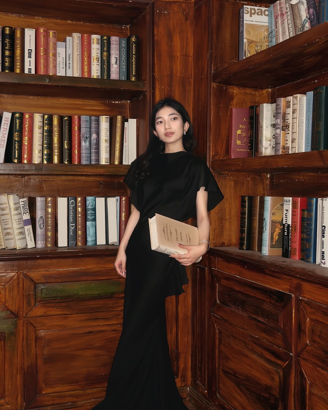 đầm đen tốt nghiệp 
