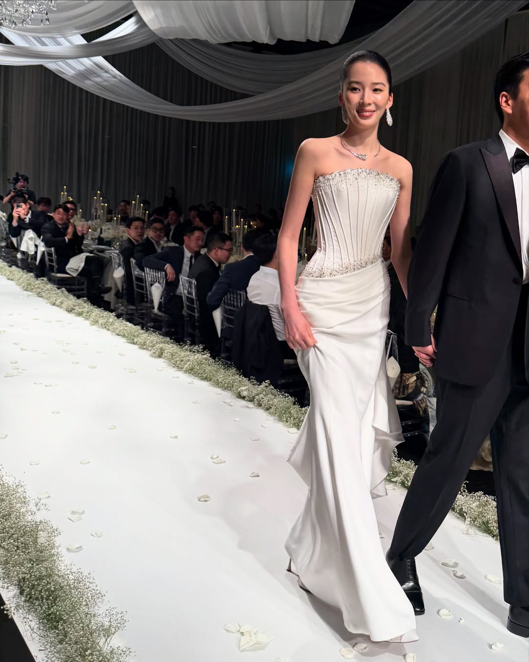 đầm cưới cô dâu Irene Kim