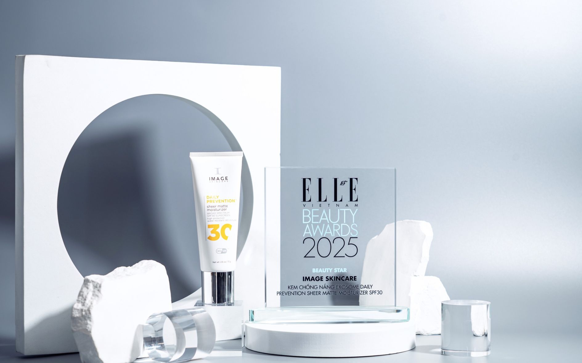 Kem chống nắng exosome Daily Prevention Sheer Matte Moisturizer SPF 30 của Image Skincare đạt giải Beauty Star – Kem chống nắng tốt nhất năm 2024 tại ELLE Beauty Awards 2025