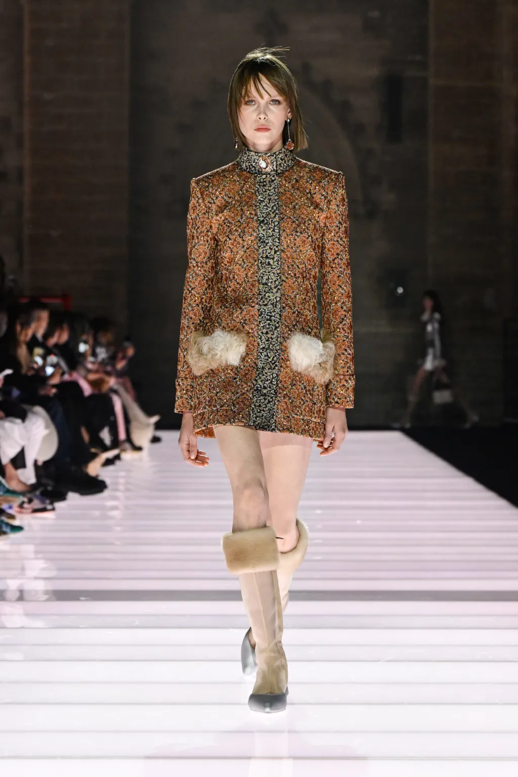 váy lụa louis vuitton cruise 2026