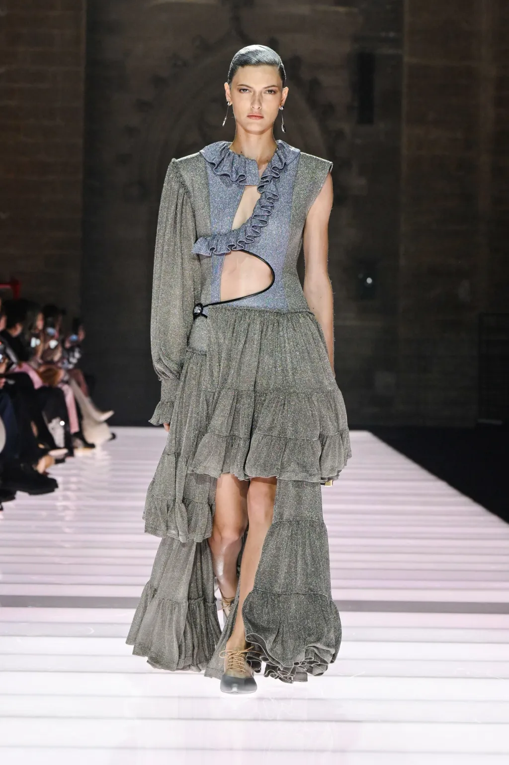váy cắt xẻ louis vuitton cruise 2026