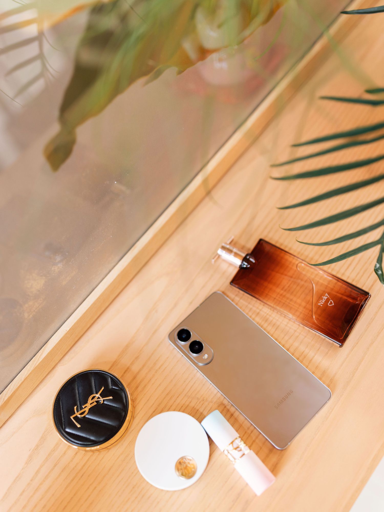 Điện thoại hiện đại và sang trọng Samsung Galaxy S25 Edge.