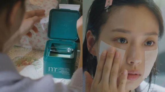 Hình ảnh Go Min Si dùng toner pad.