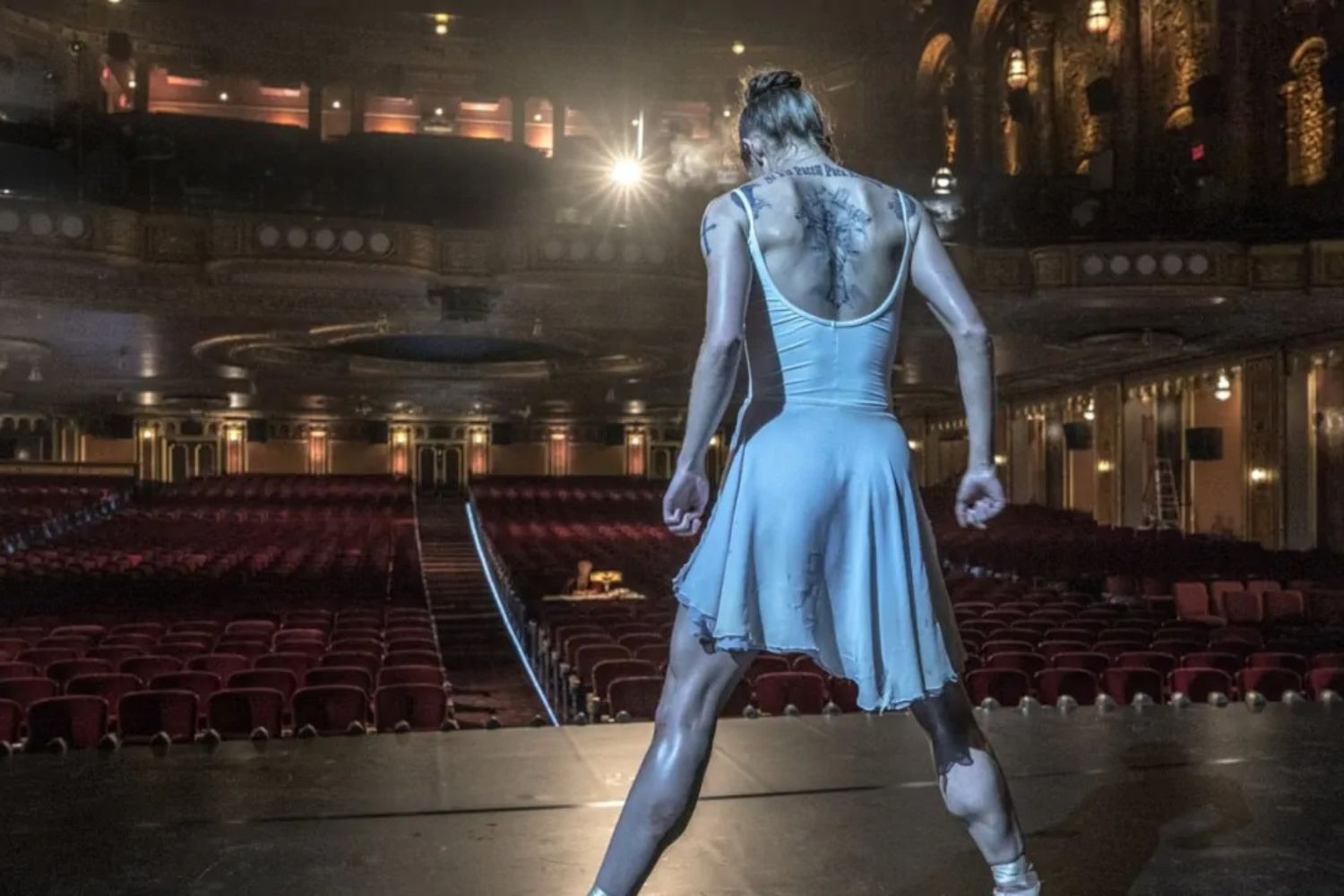 Hatten không chỉ hoàn thiện kịch bản cho Ballerina mà còn góp phần viết kịch bản cho John Wick phần 3 và 4