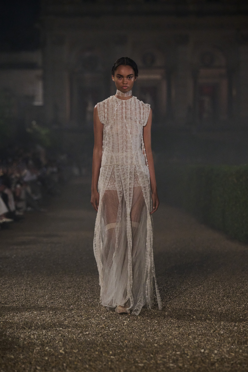 đầm xuyên thấu BST Dior Cruise 2026