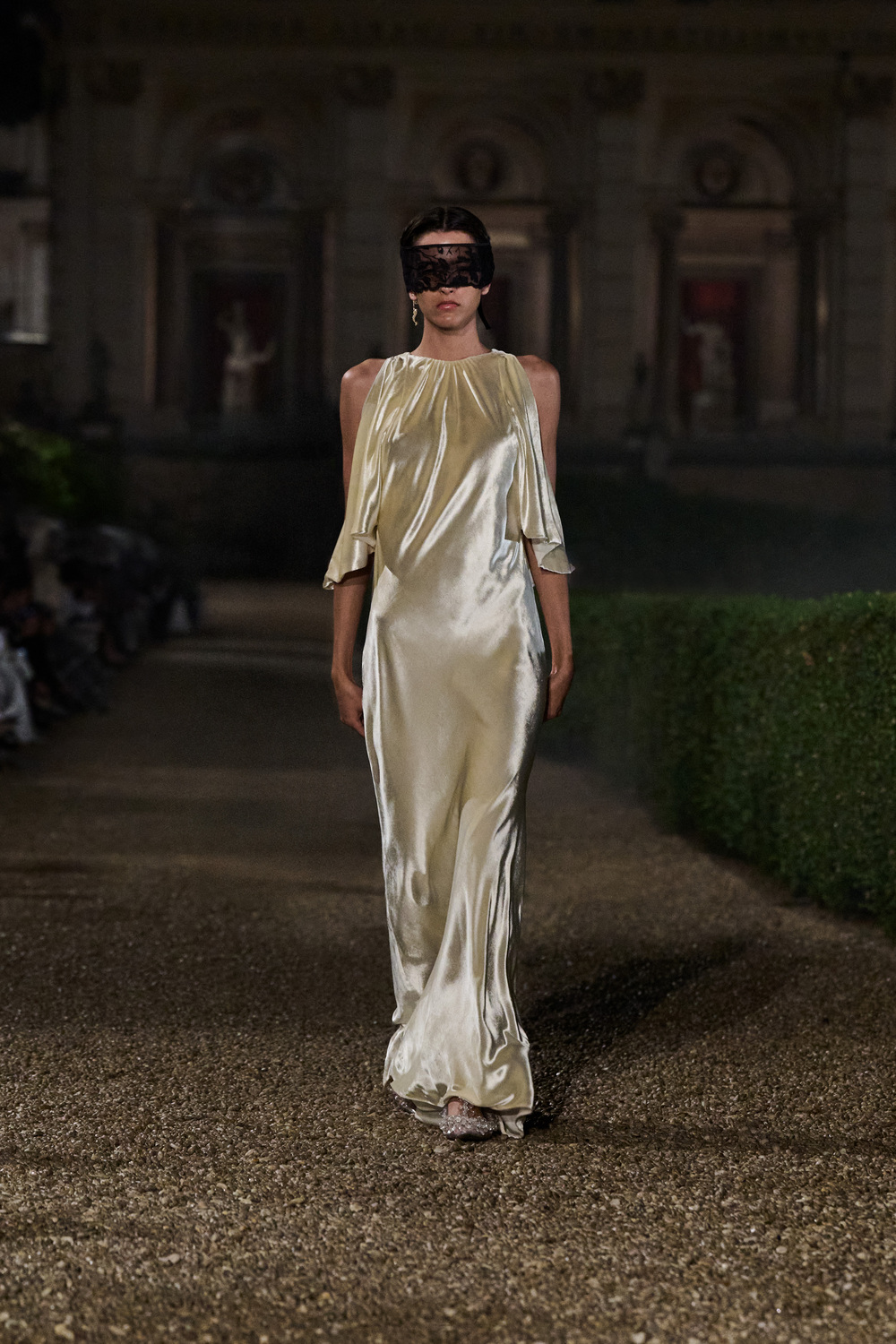 đầm lụa bóng BST Dior Cruise 2026