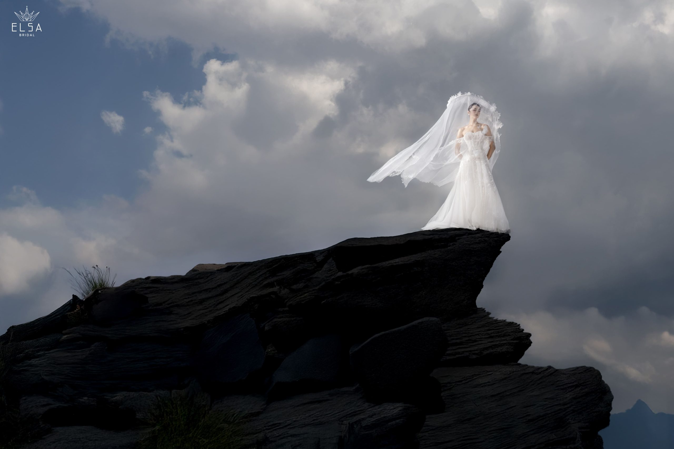 thương hiệu váy cưới Elsa Bridal