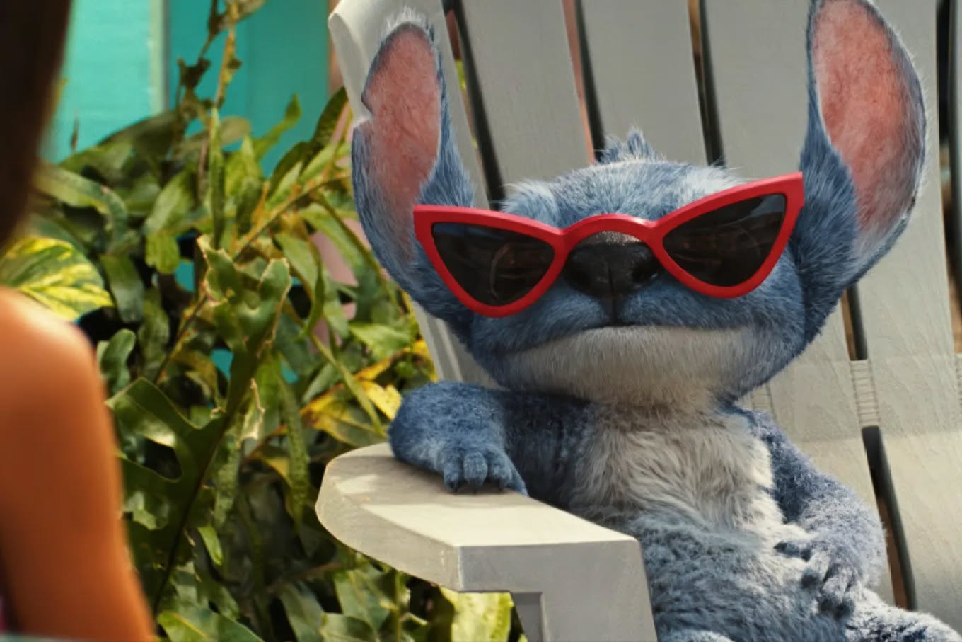 Stitch đeo kính dễ thương