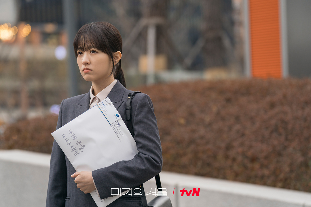 elle-review-phim-our-unwritten-seoul-17