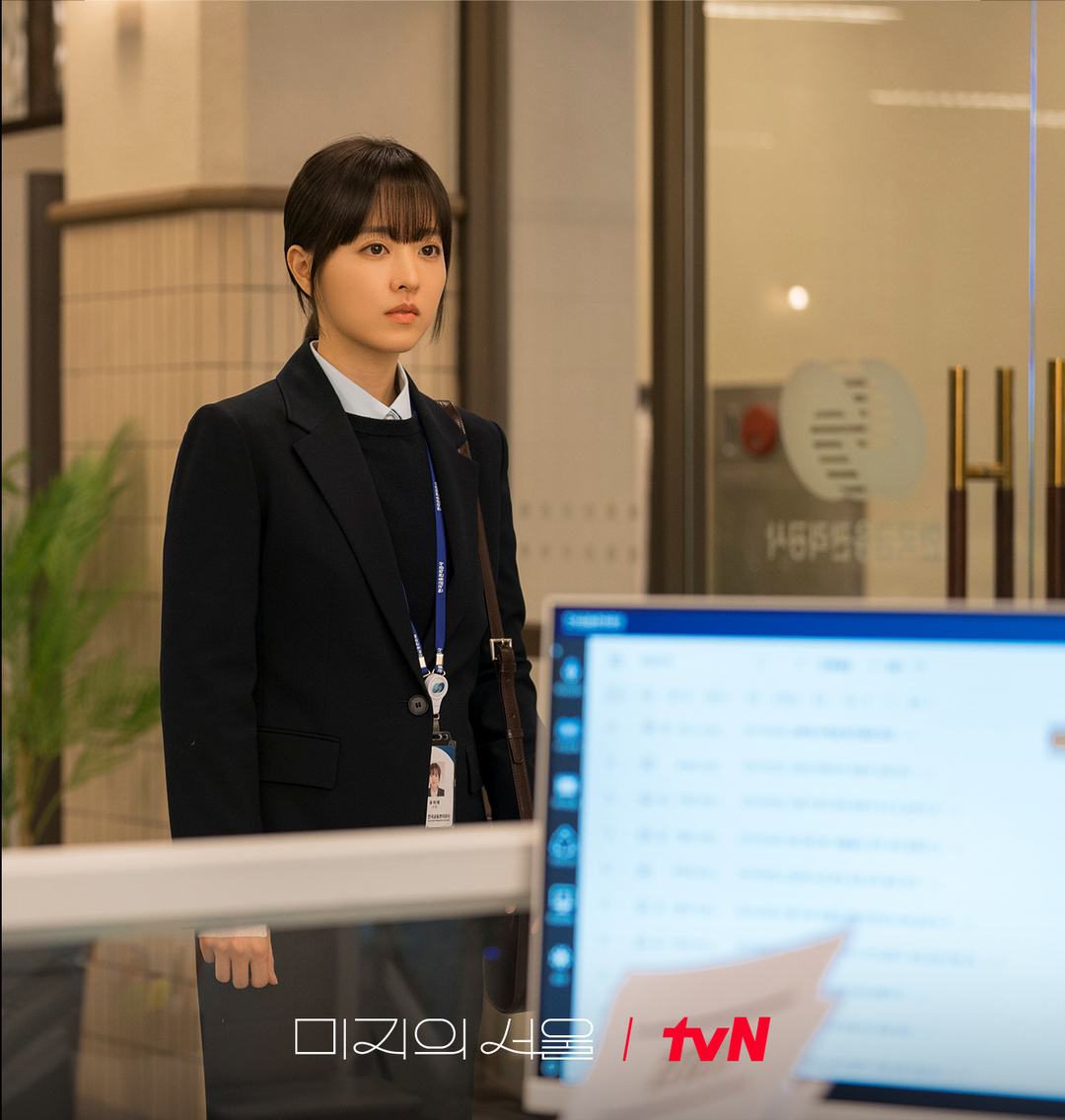 elle-review-phim-our-unwritten-seoul-8