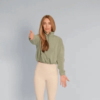 Kéo giãn vai chéo thân (Cross-body shoulder stretch)