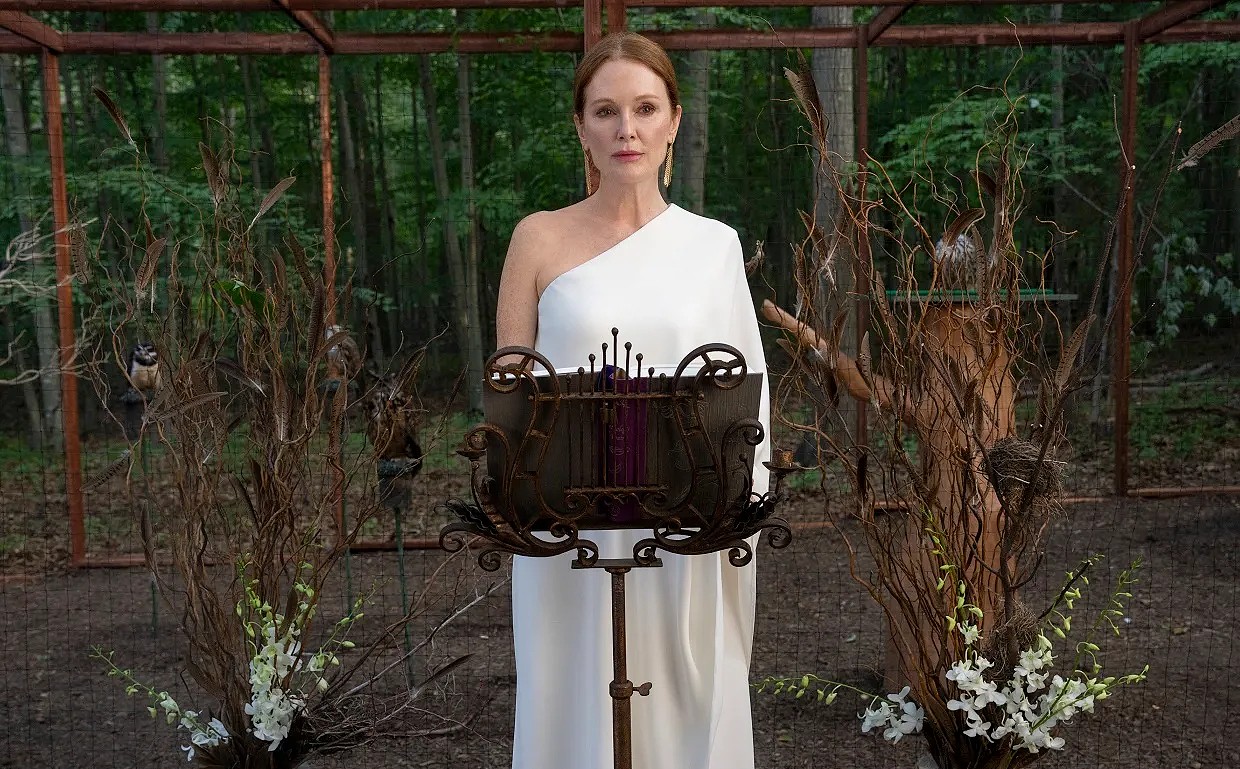 Julianne Moore in Sirens