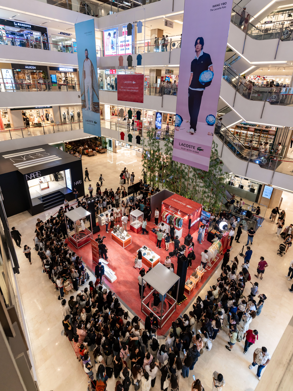 không gian pop up Lacoste