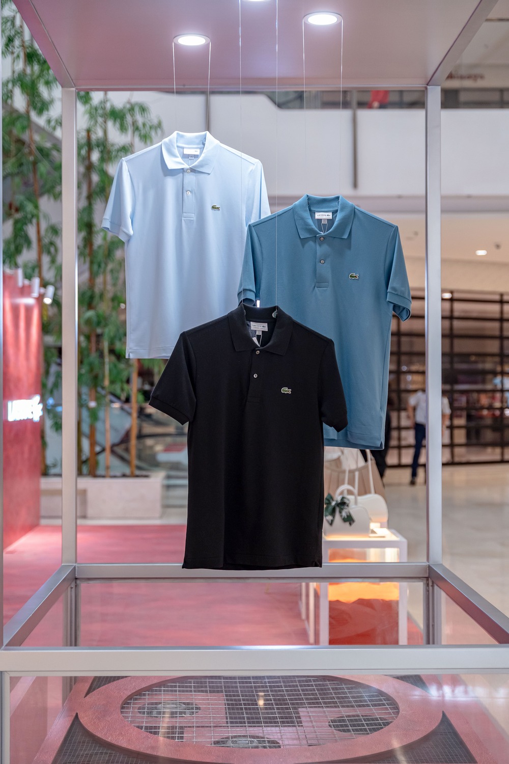 thiết kế gian hàng Lacoste