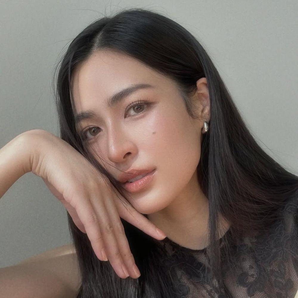 nữ diễn viên người Thái selfie - cạo lông mặt giúp da láng mịn, sạch sẽ